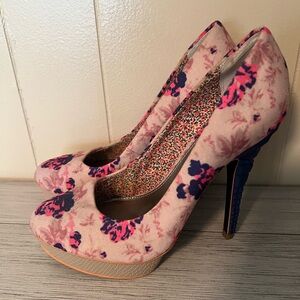 Rachel Roy Floral pump